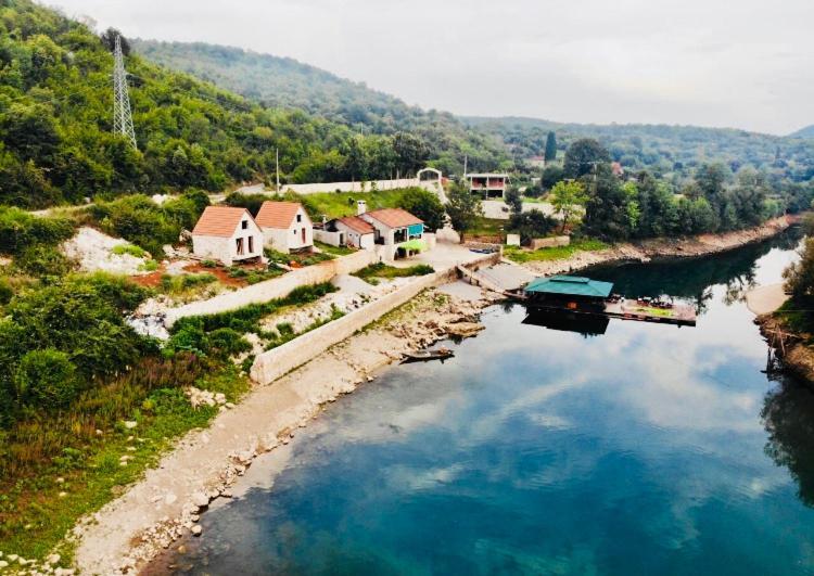 Splav "Slap" - Bungalovi Danilovgrad 外观 照片